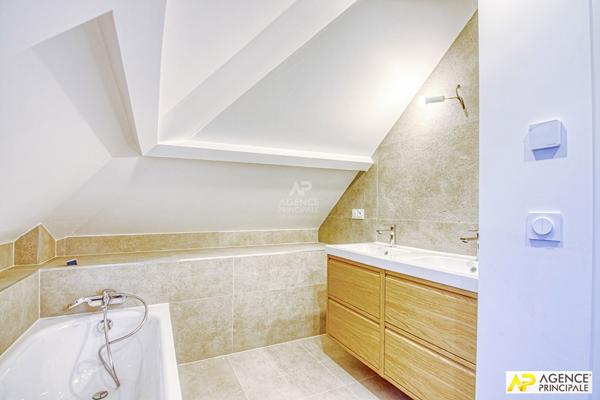 Versailles Notre-Dame Les Prés exceptionnelle maison de ville de 186.55 m² au sol avec sous-sol total de 72 m², cave et garage de 18 m² 2 070 000 € ** - Référence 27031