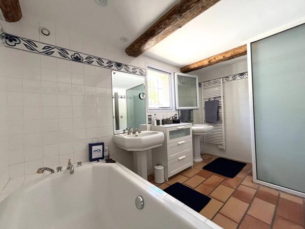 VIAS - HERAULT - 3 CHAMBRES - PISCINE - DEPENDANCES - GARAGE - CALME -