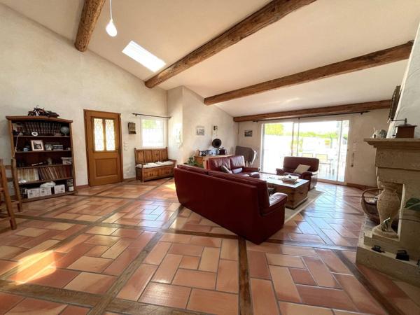 VIAS - HERAULT - 3 CHAMBRES - PISCINE - DEPENDANCES - GARAGE - CALME -