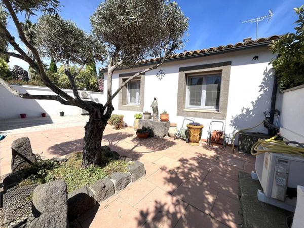 VIAS - HERAULT - 3 CHAMBRES - PISCINE - DEPENDANCES - GARAGE - CALME -