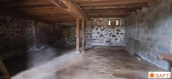 Maison en pierres à renover, beau vomule