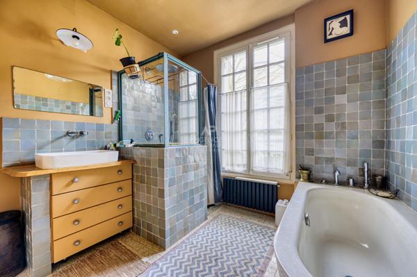 SÈVRES RIVE DROITE - MAISON AVEC JARDIN €1 630 000 ** - Référence 551-S