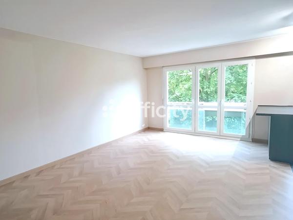 Appartement
         2 pièces
        - 47 m² 111 000 €*