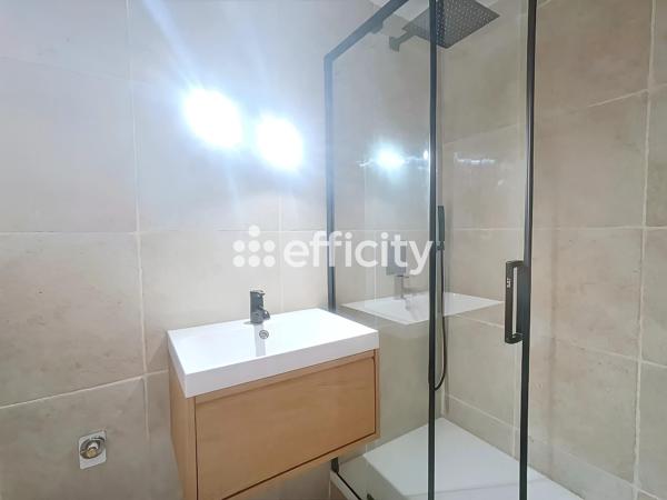 Appartement
         2 pièces
        - 47 m² 111 000 €*