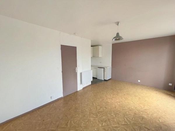 Studio exposé sud avec place de parking privé