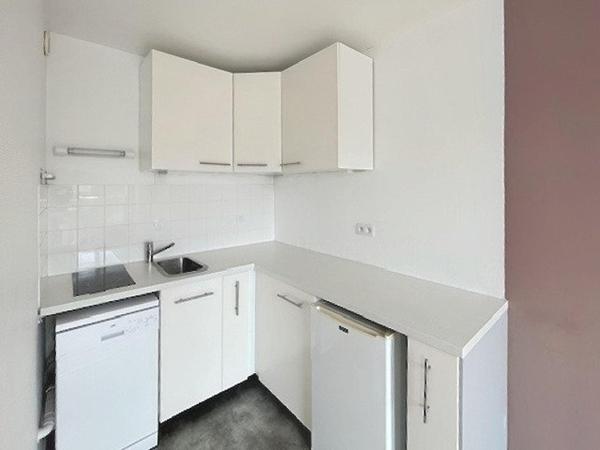 Studio exposé sud avec place de parking privé