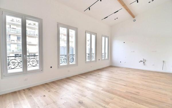 Immeuble à vendre    10 pièces • 235 m2 Paris 18