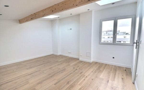 Immeuble à vendre    10 pièces • 235 m2 Paris 18