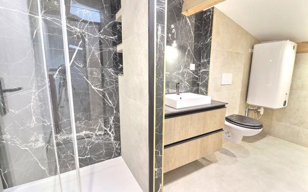 Immeuble à vendre    10 pièces • 235 m2 Paris 18