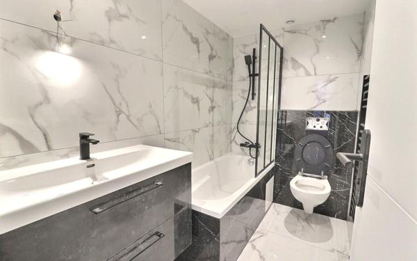 Immeuble à vendre    10 pièces • 235 m2 Paris 18