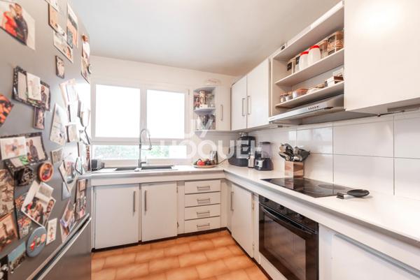 Appartement 3 pièces accès RER E et RER A.