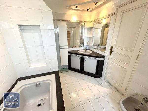 Maison à louer 6 pièces 180.83m² Antibes (06600)