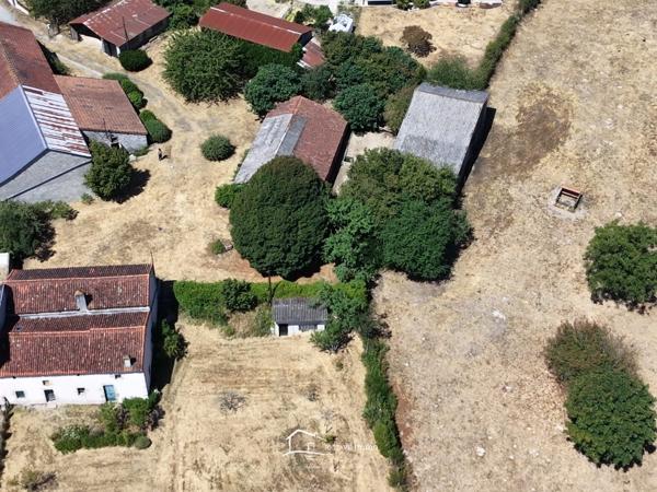 MAISON 115 M2 DEPENDANCES 400M² Le Tallud (79200)