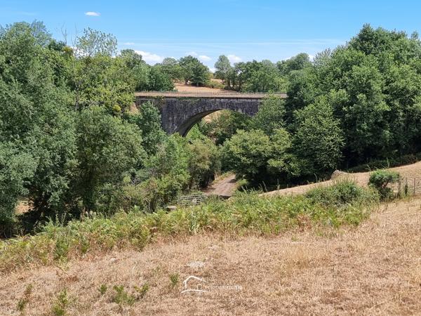 MAISON 115 M2 DEPENDANCES 400M² Le Tallud (79200)
