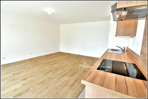 À Rouen Rive Droite, un appartement de 2023 avec terrasse et parking en sous-sol, DPE C