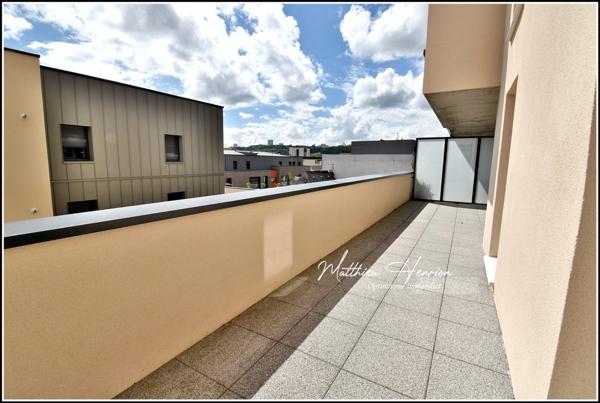 À Rouen Rive Droite, un appartement de 2023 avec terrasse et parking en sous-sol, DPE C