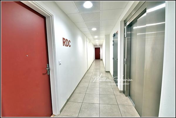 À Rouen Rive Droite, un appartement de 2023 avec terrasse et parking en sous-sol, DPE C