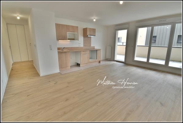 À Rouen Rive Droite, un appartement de 2023 avec terrasse et parking en sous-sol, DPE C