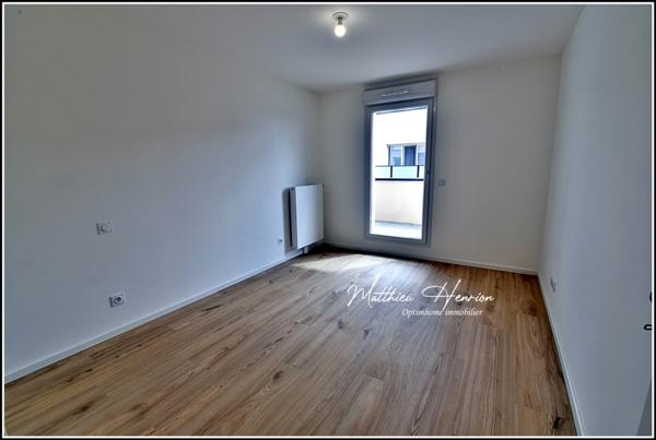 À Rouen Rive Droite, un appartement de 2023 avec terrasse et parking en sous-sol, DPE C