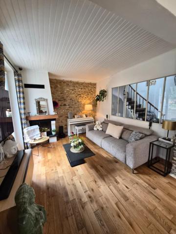 Superbe Demeure avec jardin et bois de 4097 M2