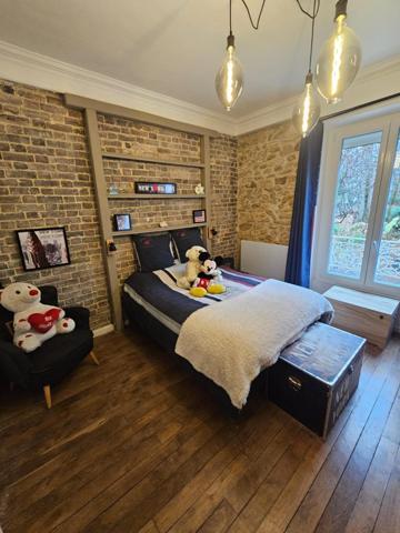 Superbe Demeure avec jardin et bois de 4097 M2