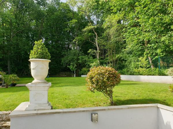 Superbe Demeure avec jardin et bois de 4097 M2