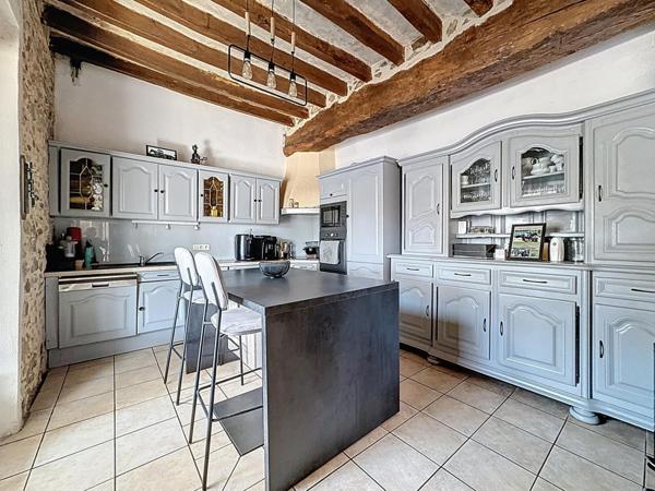 Propriété équestre d’exception : écurie 37 boxes, maison, piste, étang, 15 hectares