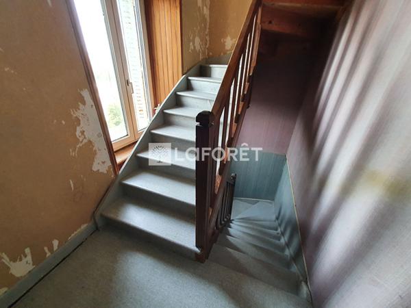 Achat immeuble Pierrefort - 9 pièce(s) - 180 m² - 60 000 €