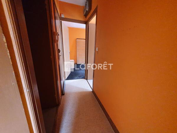 Achat immeuble Pierrefort - 9 pièce(s) - 180 m² - 60 000 €