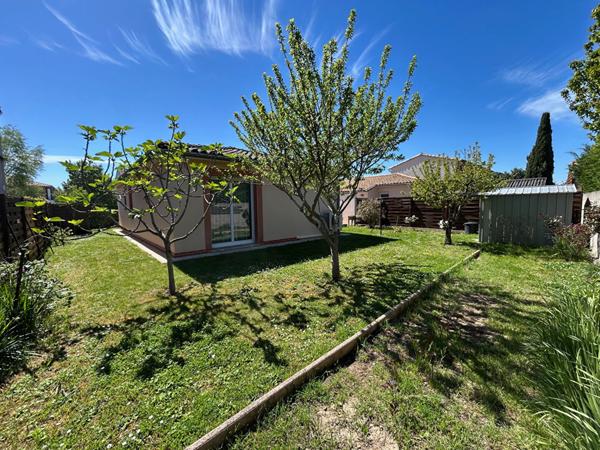 Maison 4 pièces 83 m² de plain pied, dans une résidence sécurisée avec piscine.