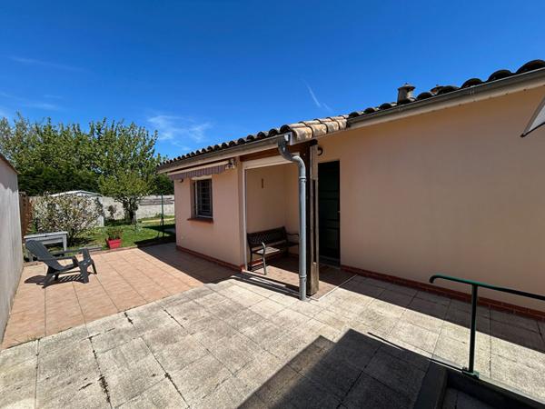 Maison 4 pièces 83 m² de plain pied, dans une résidence sécurisée avec piscine.