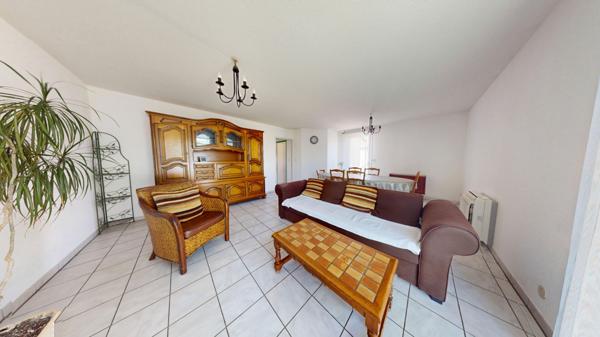 Maison 4 pièces 83 m² de plain pied, dans une résidence sécurisée avec piscine.