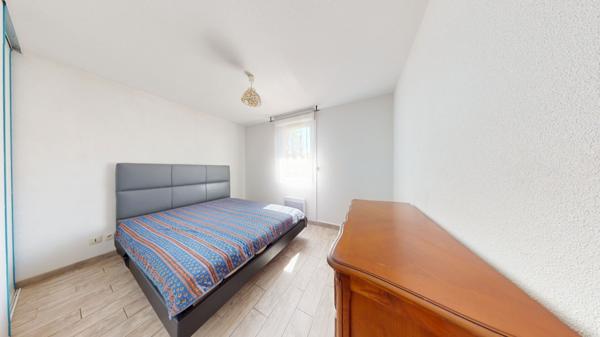 Maison 4 pièces 83 m² de plain pied, dans une résidence sécurisée avec piscine.