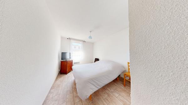 Maison 4 pièces 83 m² de plain pied, dans une résidence sécurisée avec piscine.