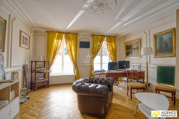 Versailles Notre-Dame Boulevard de la Reine Bureaux 2 pièces 55 m² carrez €465 000 ** - Référence 25684