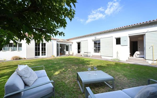 Maison à vendre    8 pièces •  Les Portes-en-Ré
