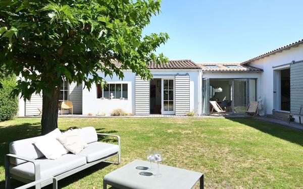 Maison à vendre    8 pièces •  Les Portes-en-Ré