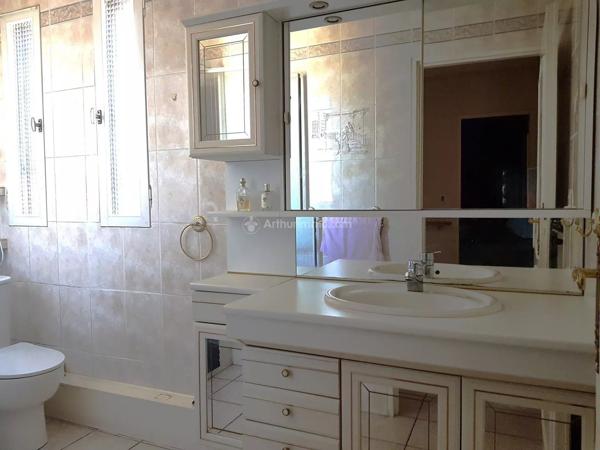Vente                                                      Maison
                        
                     5 pièces                      111 m2                     à Albi