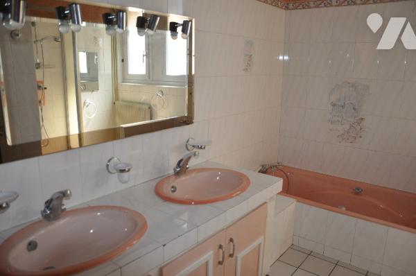 BOUSSENS, 40 mns de TOULOUSE, villa 117m², grand garage et piscine sur 736m². prix 190.800 € CC