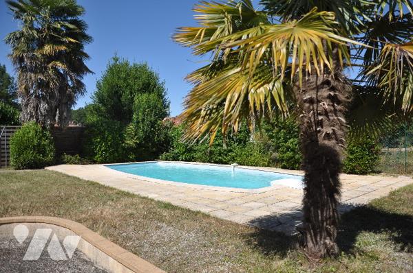 BOUSSENS, 40 mns de TOULOUSE, villa 117m², grand garage et piscine sur 736m². prix 190.800 € CC