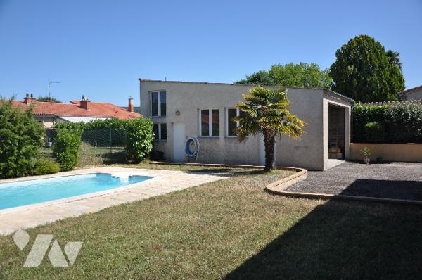 BOUSSENS, 40 mns de TOULOUSE, villa 117m², grand garage et piscine sur 736m². prix 190.800 € CC