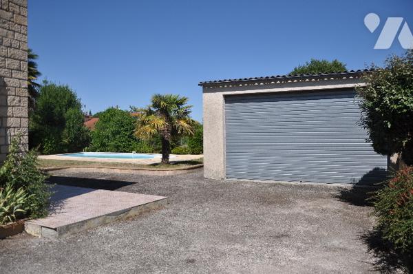BOUSSENS, 40 mns de TOULOUSE, villa 117m², grand garage et piscine sur 736m². prix 190.800 € CC