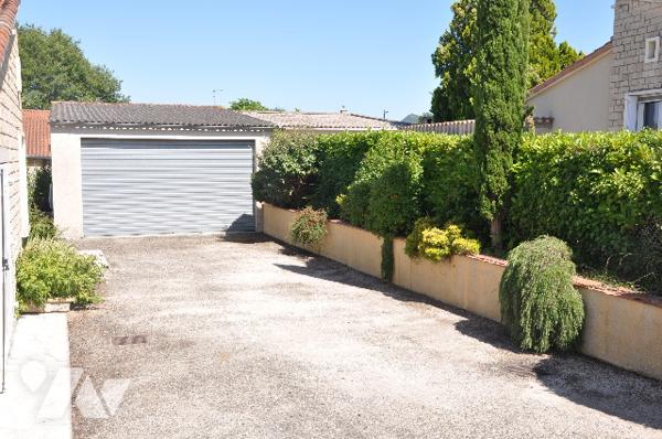 BOUSSENS, 40 mns de TOULOUSE, villa 117m², grand garage et piscine sur 736m². prix 190.800 € CC