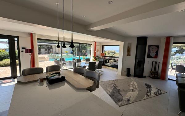 Maison à vendre    10 pièces • 350 m2 Saint-Paul-de-Vence