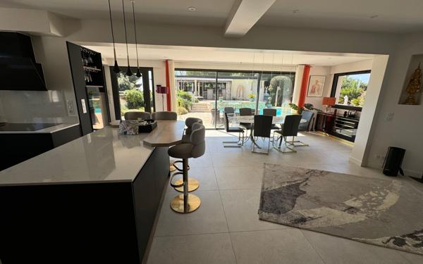 Maison à vendre    10 pièces • 350 m2 Saint-Paul-de-Vence