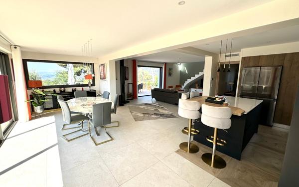 Maison à vendre    10 pièces • 350 m2 Saint-Paul-de-Vence