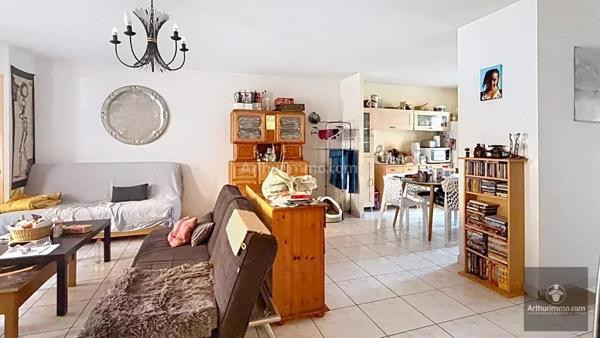 Vente                                                      Immeuble
                        
                     14 pièces                      235 m2                     à Roanne