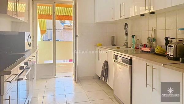 Vente                                                      Immeuble
                        
                     14 pièces                      235 m2                     à Roanne