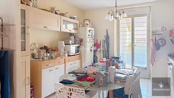 Vente                                                      Immeuble
                        
                     14 pièces                      235 m2                     à Roanne