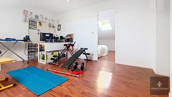 Vente                                                      Immeuble
                        
                     14 pièces                      235 m2                     à Roanne